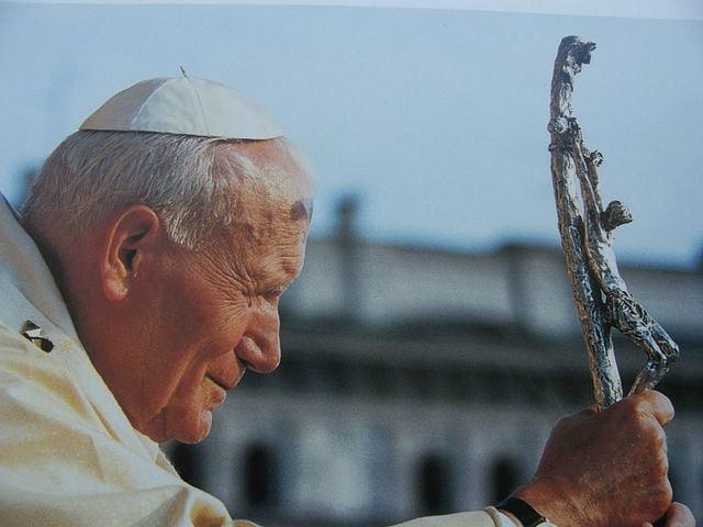 Una_foto_di_Giovanni_Paolo_II_scattata_all^^39,interno_dell^^39,Arcivescovado_di_Cracovia_-_panoramio